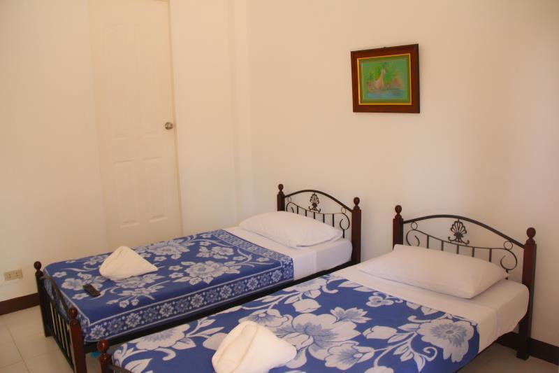Dona Jovita Garden Resort Calamba  Exterior foto